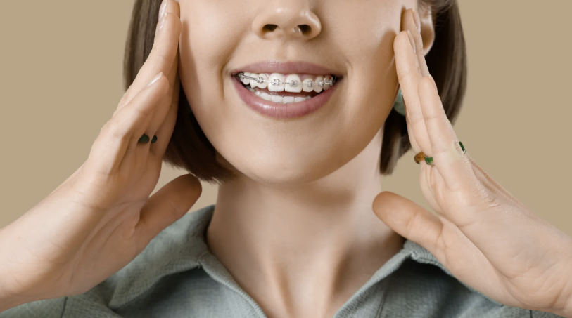 歯科矯正で起こる見た目の変化｜笑顔から顔立ちまでのポイントを解説