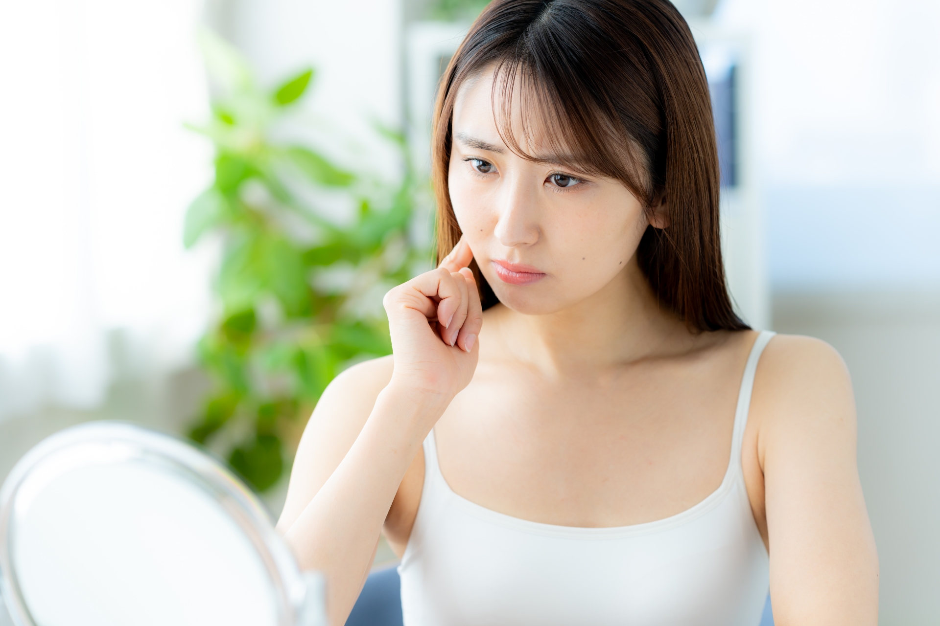 歯並びが悪いと顔の歪みを招くって本当？歯列矯正で治療はできる？